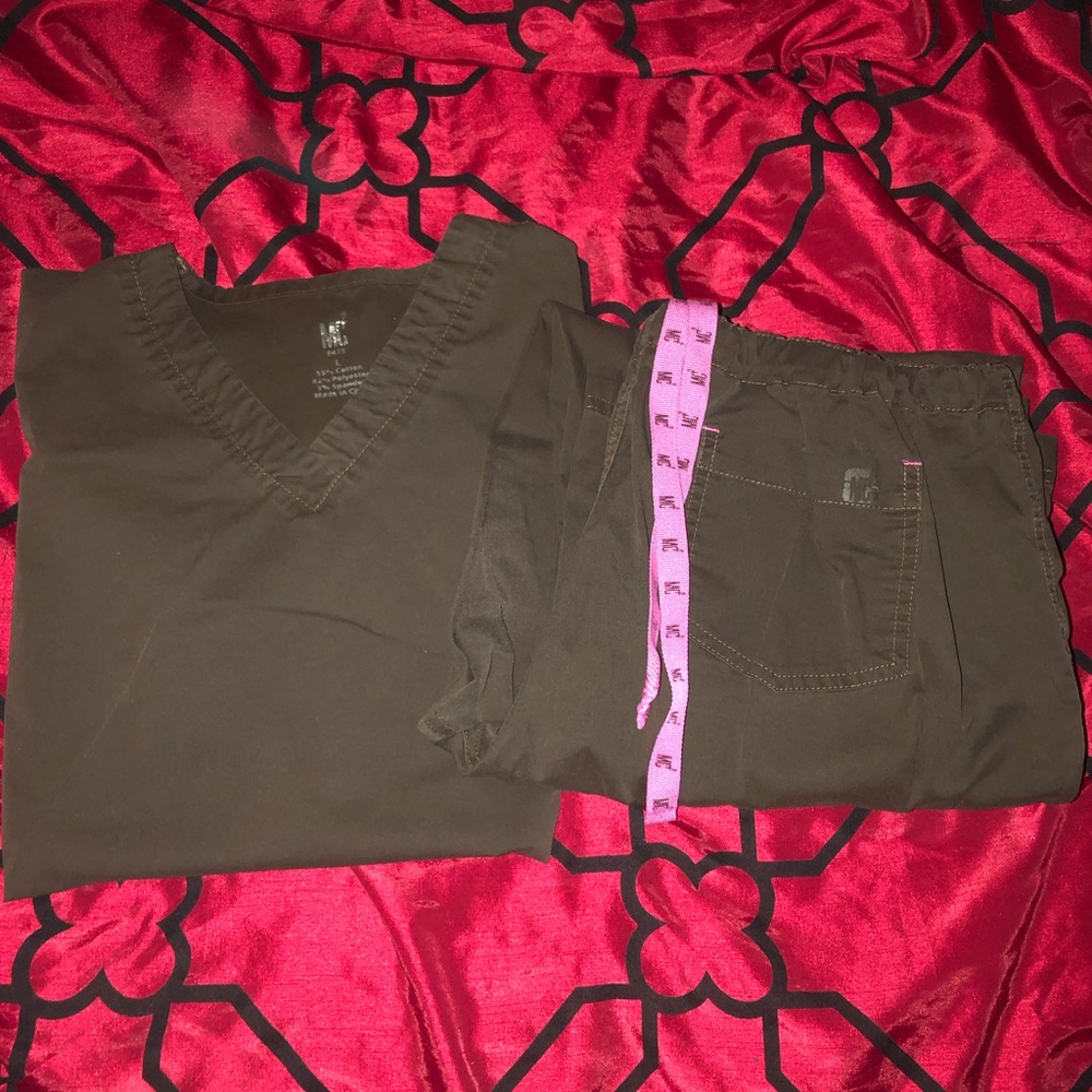 Scrub set